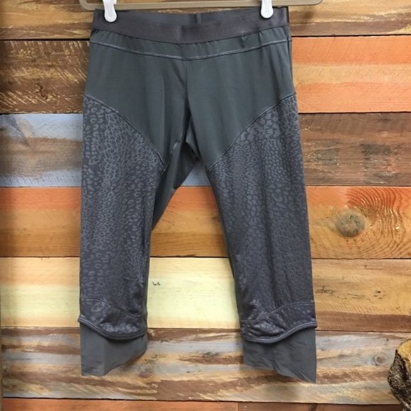 Animal Print Mesh Insert Crop Leggings - Picture 10 of 13